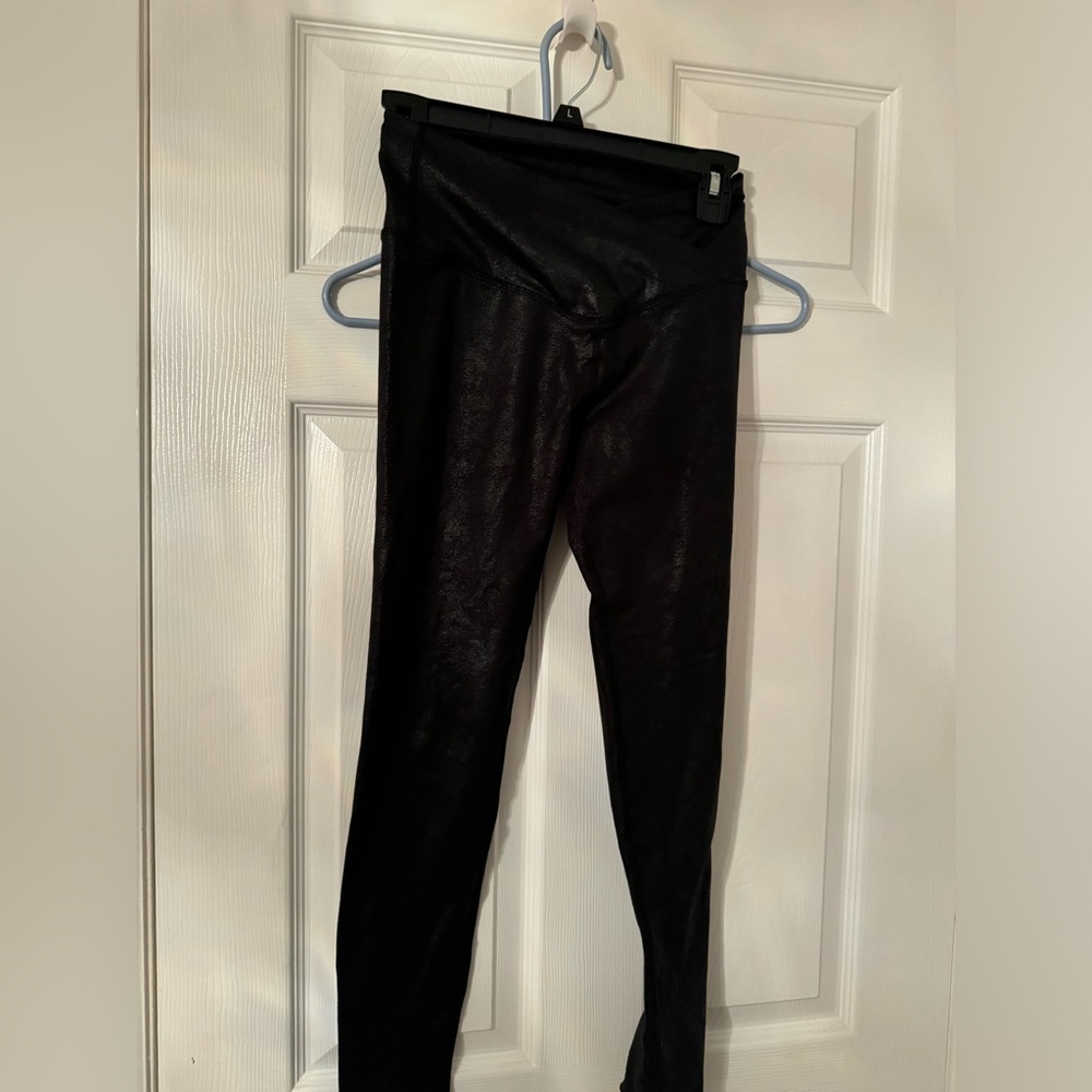 Offline by aerie black metallic leggings size medium